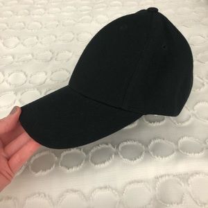 Aritzia - TNA black baseball hat. No size, velcro adjustable back